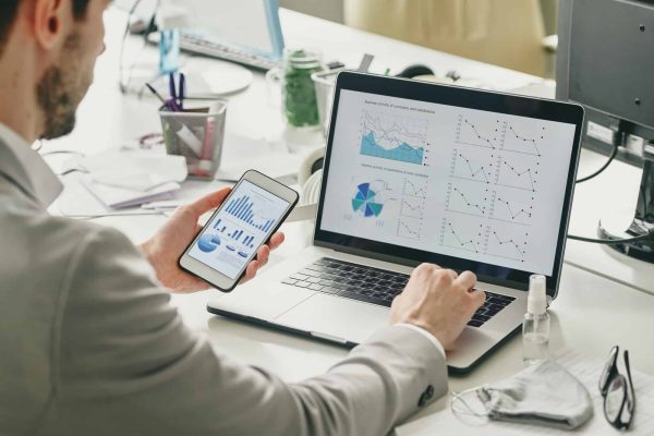 analyzing-graphs-on-devices.jpg